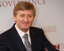 Rinat Ahmetov ígéretet tett Mariupol újjáépítésére