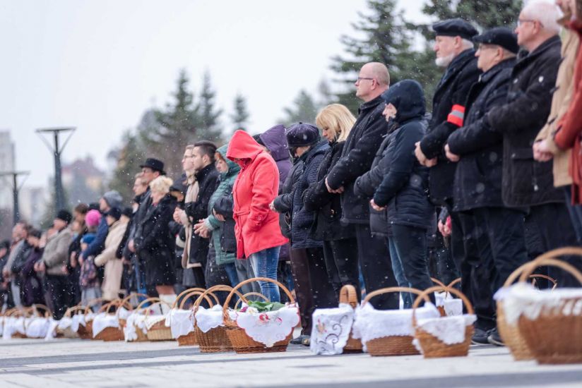 Hóesésben tartották meg a csíkszeredai hagyományos ételszentelést