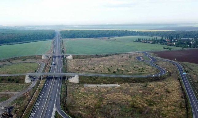 Uniós biztos: Románia 400 millió és 1 milliárd euró közötti uniós támogatást veszített el