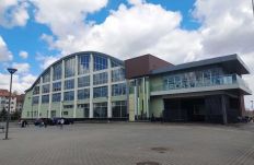 Még 64 tűzkárosult roma él a csíkszeredai Erőss Zsolt Arénában