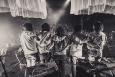 Feloszlik a Qualitons, a fiatal magyar zenekar, akinek a dalait a BBC is játszotta