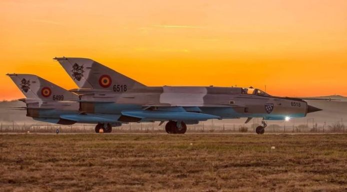Biztonsági okokból Románia nem használja, de Ciolacu Ukrajnának adományozná a MiG-21-eseket