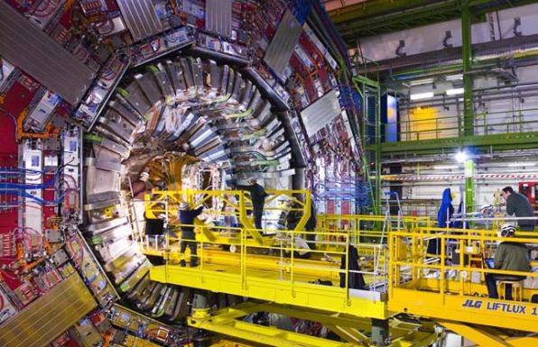 Újraindították a CERN nagy hadronütköztetőjét