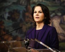 Baerbock: Németország támogatja a balti országok katonai megerősítését