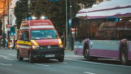 Koponyatörést szenvedett egy tízéves kislány, akit az apja kalapáccsal ütött fejen