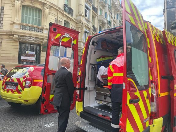 Késsel támadtak egy papra és egy apácára