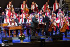 Fergeteges, teltházas koncertekkel kezdődött az idei Szent György Napok