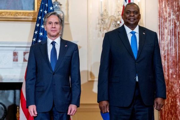 Titokban utazott Kijevbe vasárnap az amerikai külügy- és védelmi miniszter