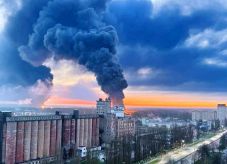 Kigyulladt egy olajtároló az oroszországi Brajnszkban