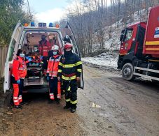 Bennégtek az állatok az istállóban, a gazdájukat kórházba szállították