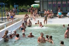 Saját kezébe veheti híres strandja működtetését Szatmárnémeti