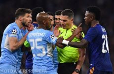 Elismerően szóltak Kovács István futballbíró manchesteri játékvezetéséről