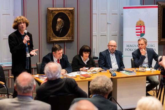 „De mint a menta, kihajt, és sűrű, de újranő” – Balla Zsófia, Báthori Csaba és Markó Béla állított emléket József Attilának