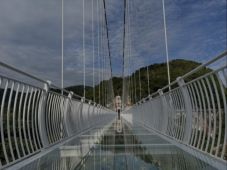 Rá merne lépni? Átadták a világ leghosszabb üveghídját