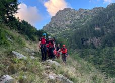Helikopterrel hoztak le egy turistát a Fogarasi-havasokból