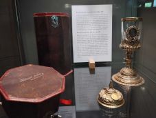 És ön látta már Gábor Áron tárcáját, vagy hogy miből ivott Kossuth? Különleges kiállítás nyílt az 1848–49-es szabadságharc ereklyéiből