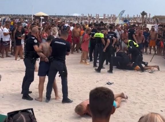 Tömegverekedés volt a tengerparton a hosszú hétvégén, a csendőrök is ütöttek