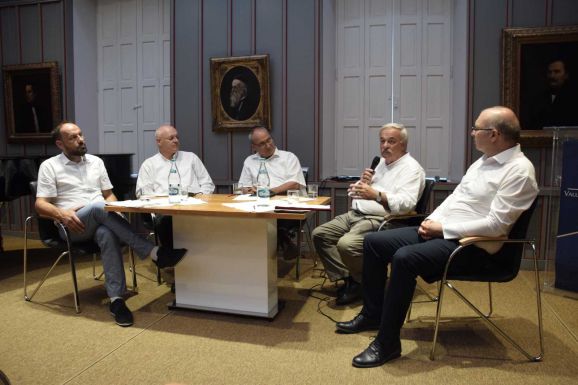 Fogyófélben az erdélyi magyar történelmi egyházak hívei – stratégiákat dolgoztak ki a közösség megtartására