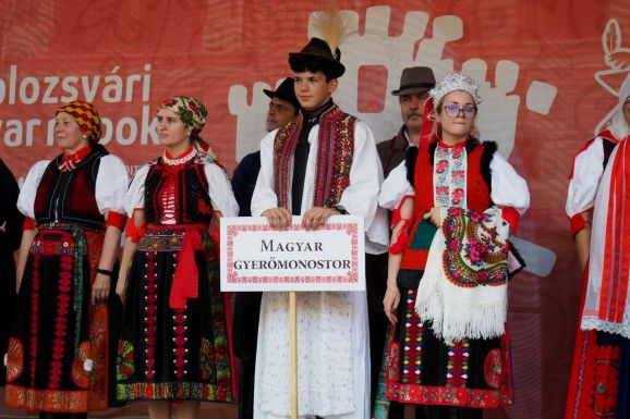 Ilyen volt az első kalotaszegi viseletbemutató a Kolozsvári Magyar Napokon