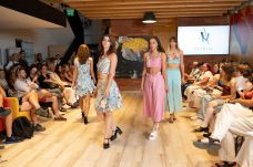 Erdélyi divattervezők kollekcióit mutatták be Kolozsváron: fenntarthatóság és újrahasznosítás a cél