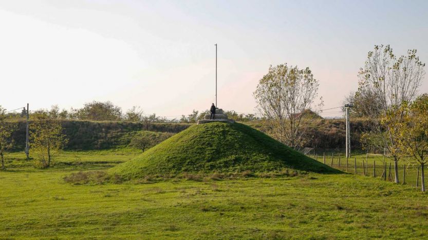 Ükapáink építették – a bihari földvár