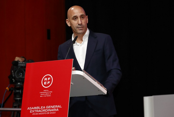 Fellázadtak a világbajnok spanyolok, a FIFA felfüggesztette Rubialest