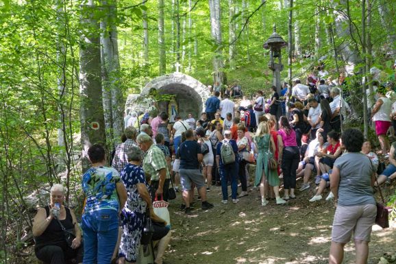 Szabadtéri oltár újult meg Bálványoson