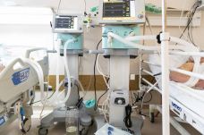 Kilenc crevediai sérült van lélegeztetőgépre kötve