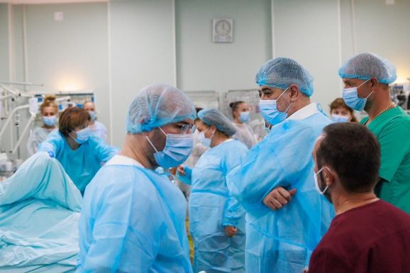 FRISSÍTVE – Ellentmondásos információk a súlyos égési sérültek rendelkezésére álló ágyak számáról – Iohannis: messze állunk az ígéretektől