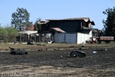 Csendőrök keresik a felrobbant tartálykocsi darabjait
