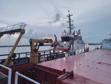 Süllyedés veszélye fenyegetett egy búzával megrakott hajót Konstancán