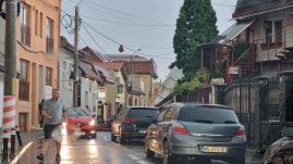 Pusztított a vihar Marosvásárhelyen – Fákat csavart ki, tetőket rongált meg