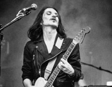 Beperelte az olasz miniszterelnöknő a Placebo énekesét, mert lefasisztázta