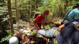 Több mint félszázan szorultak a hegyimentők segítségére szombaton