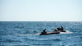 Felborult egy csónak Costineşti-nél, öt személyt kellett kimenteni a tengerből