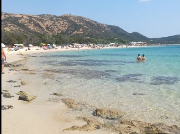 Szardínián is turistákat kellett evakuálni tűzvészek miatt