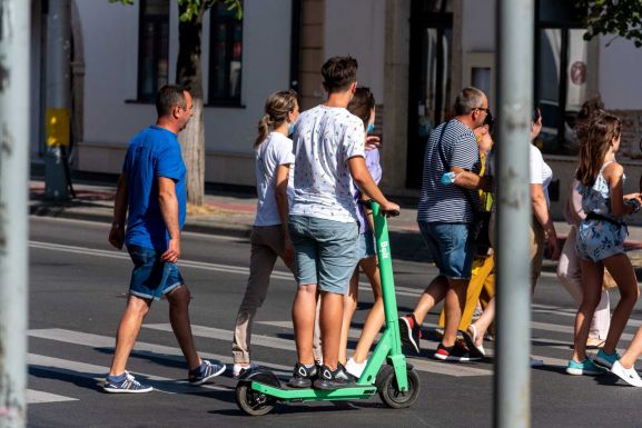 Riasztóan megnőtt az elektromos rollerekkel okozott súlyos balesetek száma