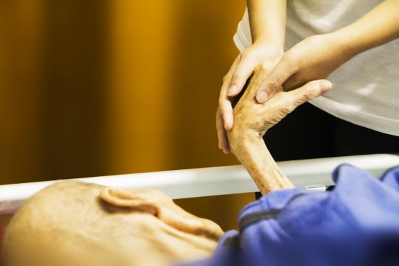 Újabb rémséges otthon – az alagsorban tartották az időseket