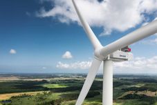 Gigantikus szélturbinát szerelt fel Romániában az ukrán milliárdos cége