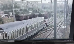 Videofelvétellel cáfolják, hogy munkagép szakította volna le a vonatszerelvény ajtaját