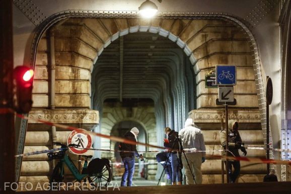 Késsel támadt egy férfi járókelőkre Párizsban – Egy ember meghalt