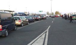 A határátkelőhelyek kezdenek zsúfolttá válni a magyar és a bolgár oldalon a hazatérők miatt