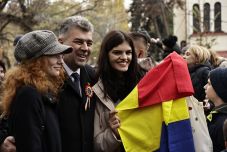 Kitalálta a miniszterelnök, hogy lehet itthon tartani a románokat