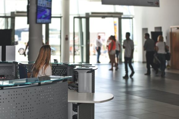 Kolozsvári egyetemeken drogot terjesztő hálózat bukott le – egy gyanúsított 130 ezer eurót kihajított az ablakon