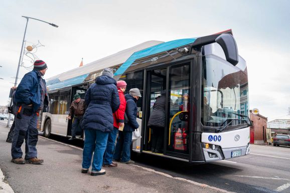 Sepsiszentgyörgyön elindultak az első elektromos autóbuszok