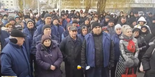 Túlórákat követelnek és új munkaerőt a brassói Carfil dolgozói