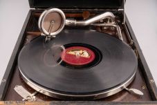 Egy közel száz éves gramofon a hónap tárgya a Csíki Székely Múzeumban