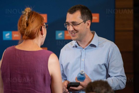 FRISSÍTVE – Vakcinabotrány: mindkét ex-miniszter ellen büntetőeljárást indított a DNA