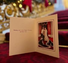 Zokni nélkül a cuki Lajos herceg a karácsonyi fotón