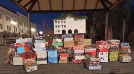 Karácsonyi kihívás diákoknak: rászorulóknak szánt ajándékokkal nyerhetnek csapatösszerázót